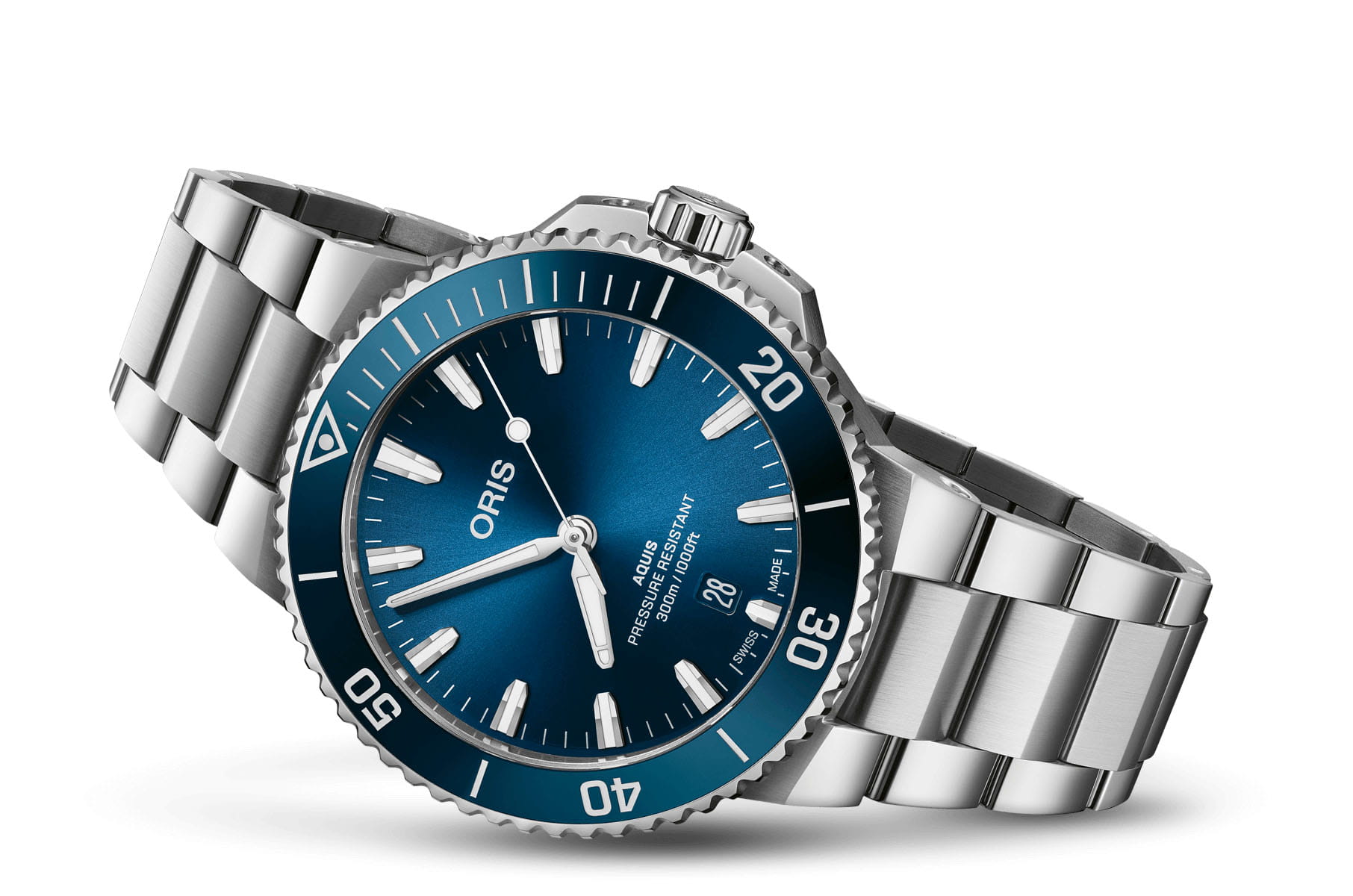 Oris Oris Aquis Date  01 733 7787 4135-07 8 22 04PEB , наручные мужские часы фото под углом